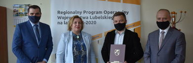 Open uri20210512 1269 b6s1yw?1620826206
